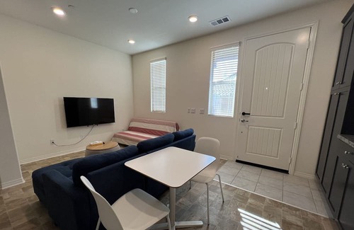 Jurupa Valley House | Comfortable 1b1b/ private laundry and kitchen