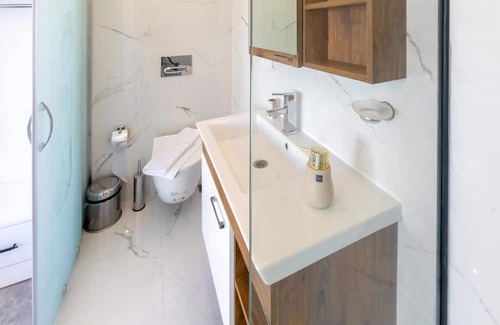 Sarıbelen Villa | Discover Villa Mavi: Family-Friendly and Pet Welcome Retreat