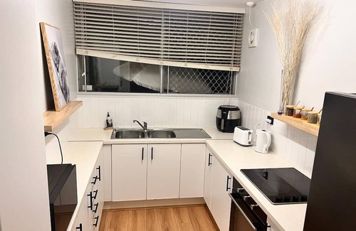 Maylands Apartment | Cozy Apartment by Lake and Swan River - City Oasis