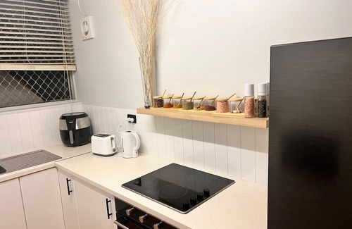 Maylands Apartment | Cozy Apartment by Lake and Swan River - City Oasis