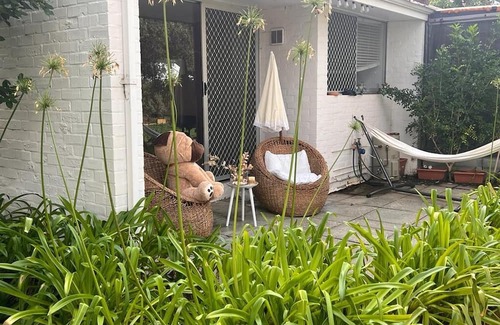 Maylands Apartment | Cozy Apartment by Lake and Swan River - City Oasis