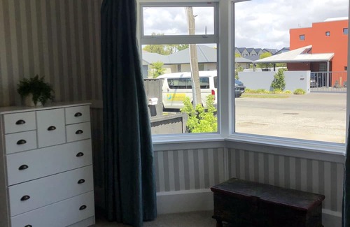 Christchurch House | Rimu Retreat - Your Family's Ideal Home Away from Home