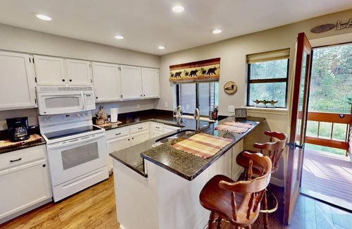 McCall House | Serene River View Retreat on the Payette River