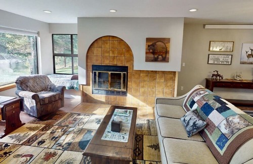 McCall House | Serene River View Retreat on the Payette River