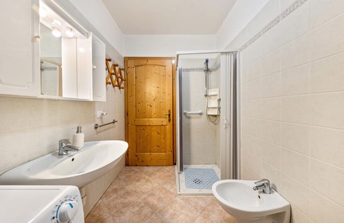 Croviana Apartment | Scenic Apartment "Casa Bluesky" with Garden & Mountain Views