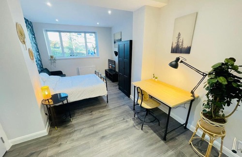 Upper Clapton Apartment | Discover Hackney Studios: Family-Friendly Studio Flat 3