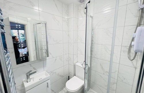 Upper Clapton Apartment | Discover Hackney Studios: Family-Friendly Studio Flat 3