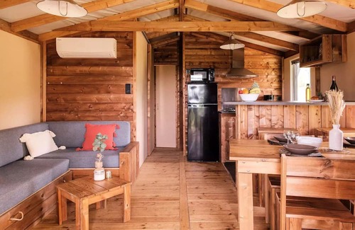 Coux-et-Bigaroque-Mouzens Ski Chalet | Relax at Camping Inspire Villages Séveilles - Air-Conditioned Chalet