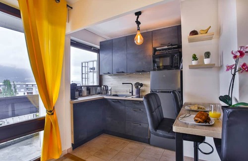 Annemasse Apartment | Apartment 'Empire New York Signature' with Mountain View, Balcony and Wi-Fi