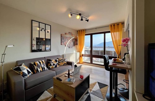 Annemasse Apartment | Apartment 'Empire New York Signature' with Mountain View, Balcony and Wi-Fi
