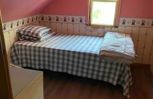 Courtice House | Relaxing Cottage Retreat with Trails and Ocean Views