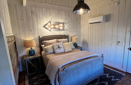 Rising Fawn Cabin | Discover Nick's Place: Cozy Cabin with Pond & Fire Pit