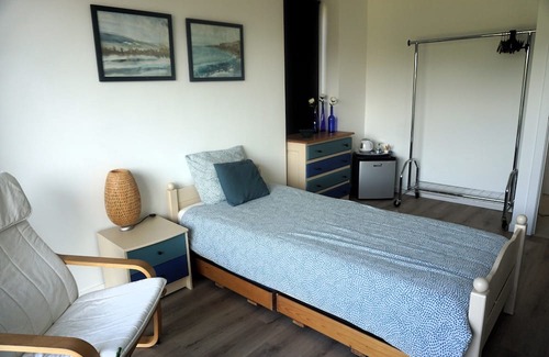 Wijnegem Bed & Breakfast | Cozy B & B Waterzicht: Enjoy Breakfast with Scenic Views