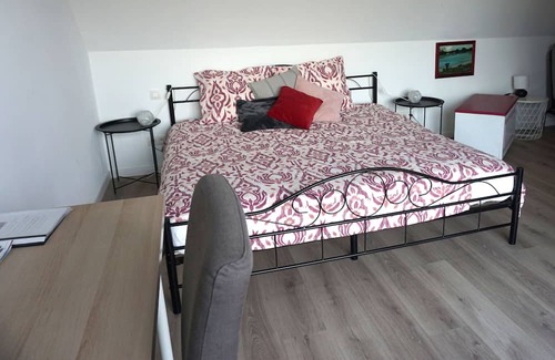 Wijnegem Bed & Breakfast | Cozy B & B Waterzicht: Enjoy Breakfast with Scenic Views