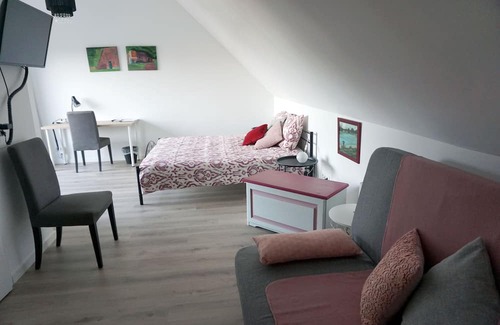 Wijnegem Bed & Breakfast | Cozy B & B Waterzicht: Enjoy Breakfast with Scenic Views
