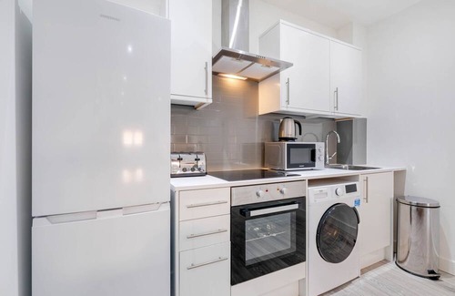 Corby Apartment | Modern Corby City Centre Apartment with Breakfast Included