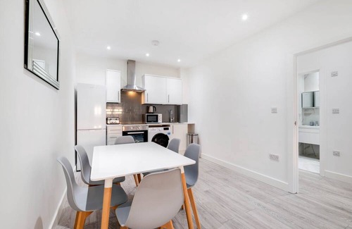 Corby Apartment | Modern Corby City Centre Apartment with Breakfast Included
