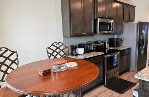 Eureka House | Relaxing Home with Private Pool Near Marina - Guest Rated 9.4