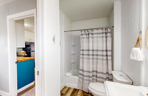 Aransas Pass House | Cozy Renovated Cottage with Private Yard & Family Amenities