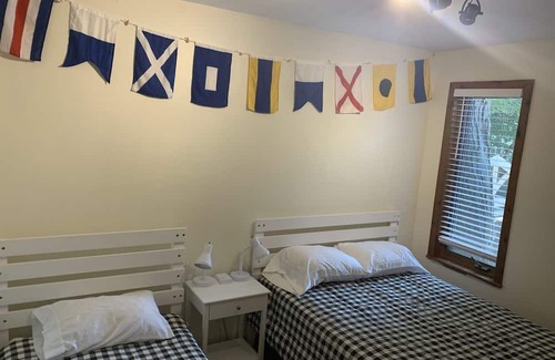 Dysart et al Cottage | Comfortable Stay at Camp David: Pet-Friendly & Breakfast!