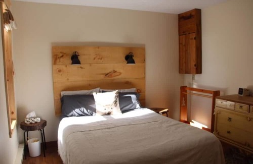 Dysart et al Cottage | Comfortable Stay at Camp David: Pet-Friendly & Breakfast!
