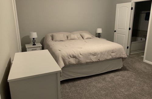 Jeffersontown House | Modern Home Near Restaurants, Breweries & Family-Friendly Parks