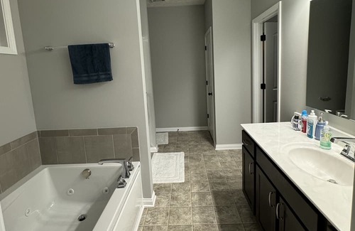 Jeffersontown House | Modern Home Near Restaurants, Breweries & Family-Friendly Parks