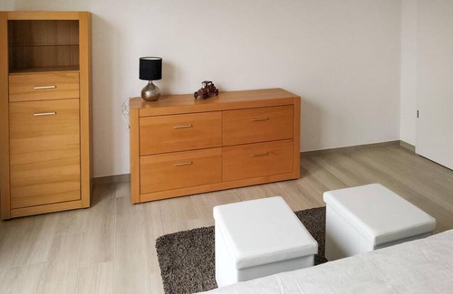 Mehring Apartment | This modern vacation apartment not far from the Moselle welcomes you with a wonderful view of the co