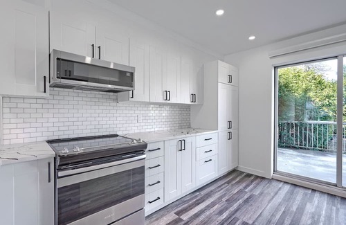 LaSalle Apartment | Stylish 2-Bed Apartment for 6: Near Airport & Downtown