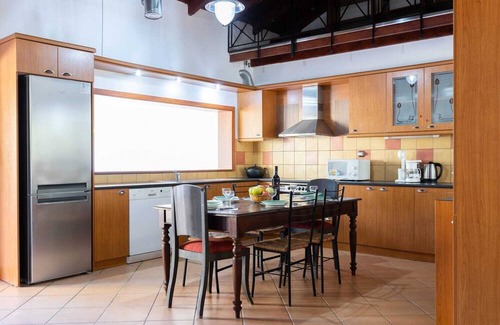 Tilisos House | Inviting Villa Ivis: Family-Friendly Retreat with Breakfast