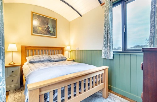 Pattiswick Cottage | Unique Stylish Brake Wagon Retreat in Scenic Countryside