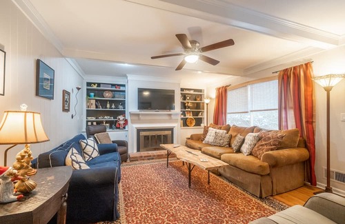 Buechel House | Family-Friendly Retreat in East Louisville - Rated 10/10