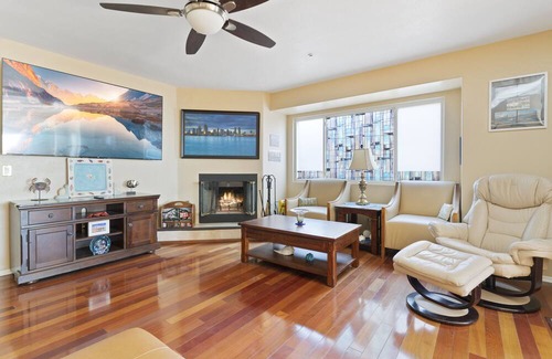 La Presa House | The Sky House, at 800' ASL over San Diego, boasts a 360° panoramic view