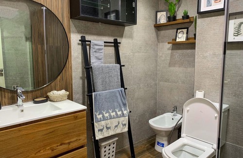 Pont Blondin Apartment | Modern Accommodation Steps from the Beach for Families