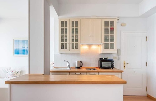 Laracha Apartment | Beachfront Escape: Fee4Me Flat in Caión with Spa & Kitchen