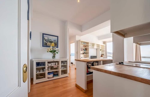 Laracha Apartment | Beachfront Escape: Fee4Me Flat in Caión with Spa & Kitchen