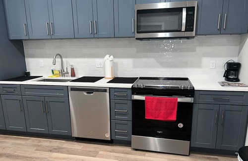 King of Prussia Apartment | Stunning Modern Large Guest Suite