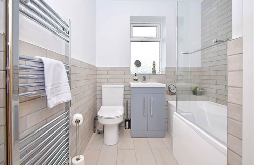 Burslem House | Discover Lancaster House: Family-Friendly 3-BR Retreat
