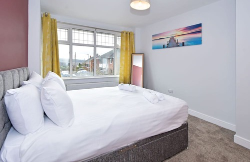 Burslem House | Discover Lancaster House: Family-Friendly 3-BR Retreat