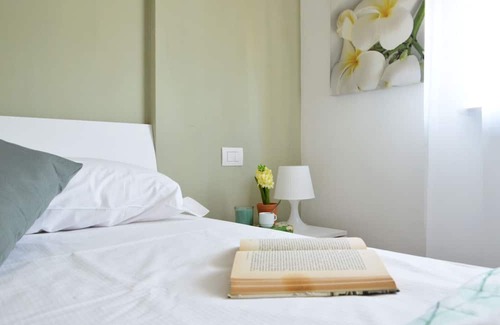 Pavia Apartment | Cozy Escape at Casa Flarer Bilocale with Spa & Breakfast