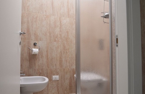Pavia Apartment | Cozy Escape at Casa Flarer Bilocale with Spa & Breakfast