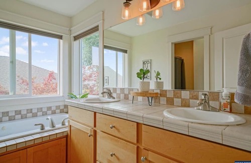 South Gateway House | New Listing: 3 Bed, 2.5 Bath Home with Family-Friendly Amenities