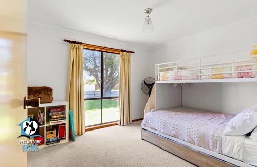 Goolwa Beach House | Coastal 3BR Retreat with Ocean View and Pool Access