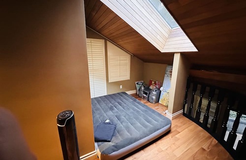 Shaughnessy House | Cozy Retreat with Sauna in Central Vancouver - 9.6/10 Rating