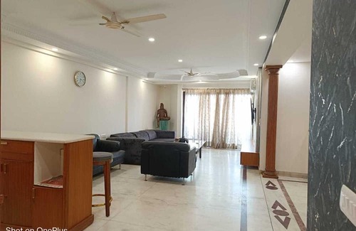 Delhi Apartment | Elegant 3 BHK+Study in Connaught Place with Breakfast