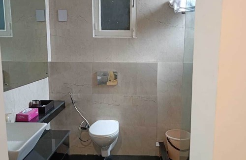 Delhi Apartment | Elegant 3 BHK+Study in Connaught Place with Breakfast