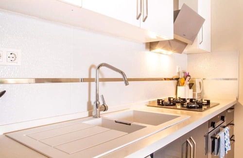 Kusadasi City Centre Apartment | Spacious Perfect Flat with Private Pool