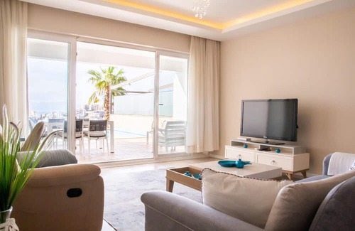 Kusadasi City Centre Apartment | Spacious Perfect Flat with Private Pool