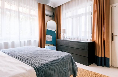 Tophane Apartment | Modern Spacious Flat w Balcony 5 min to Taksim