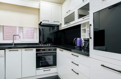Tophane Apartment | Modern Spacious Flat w Balcony 5 min to Taksim